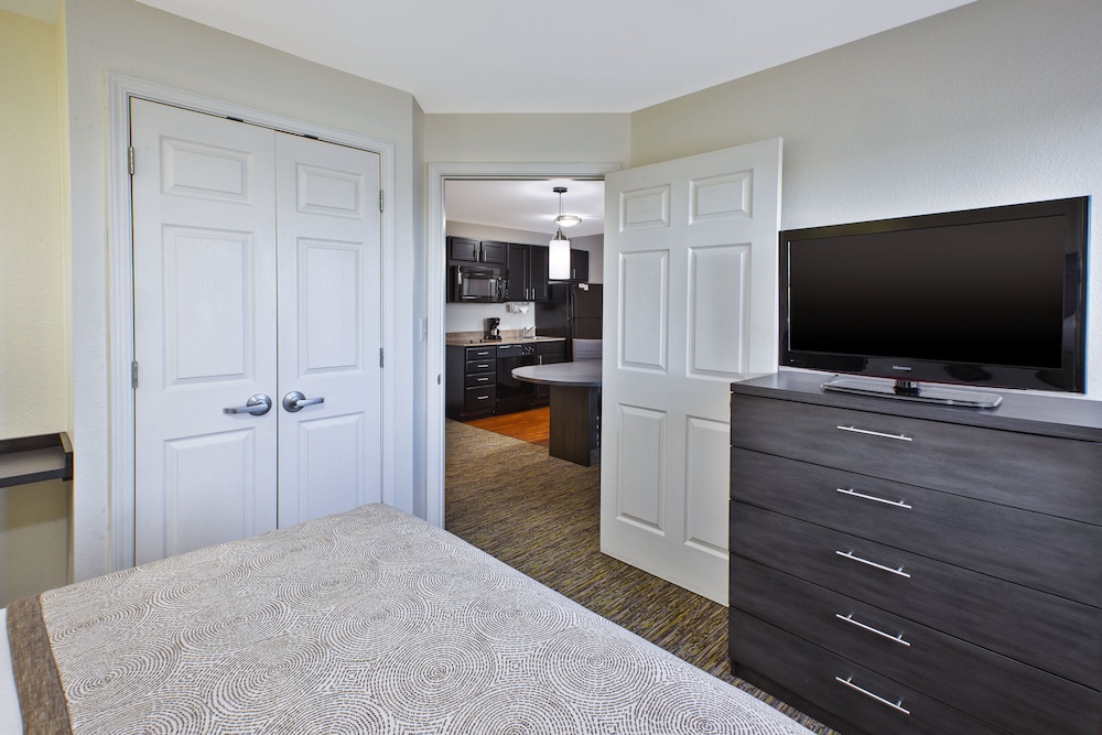 Candlewood Suites Indianapolis Airport 6/31