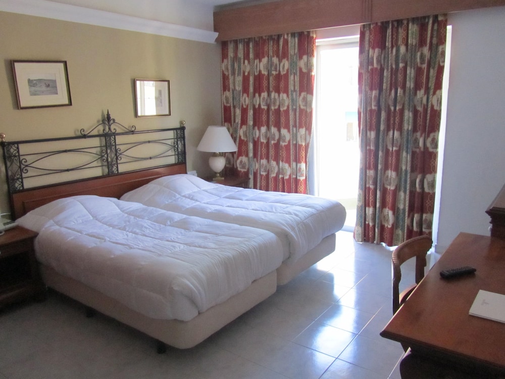TOPAZ HOTEL 27/66