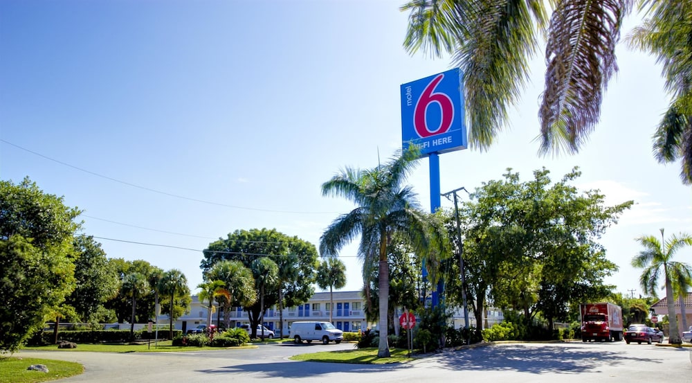 Motel6 Lantana/West Palm Beach, FL 47/60