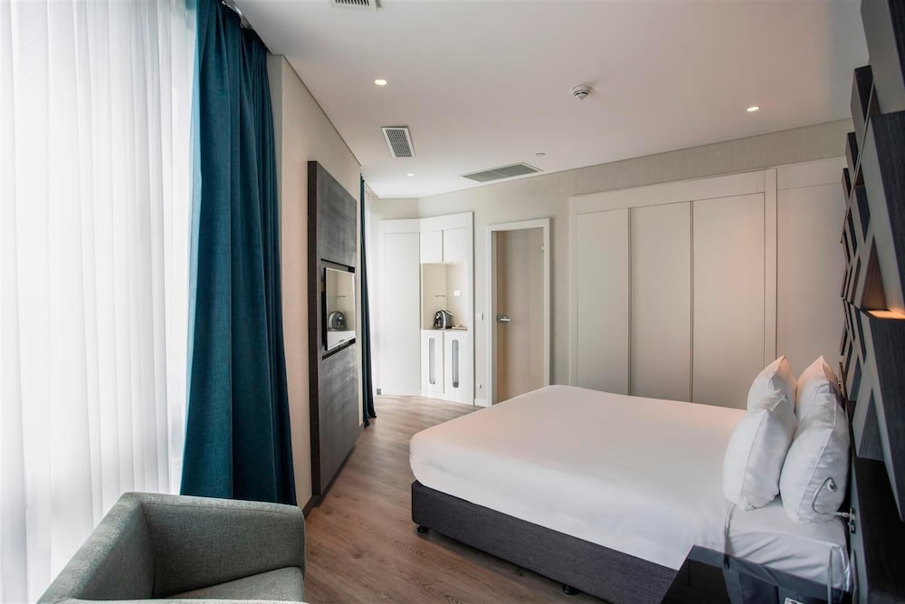 PREMIER, SUITE