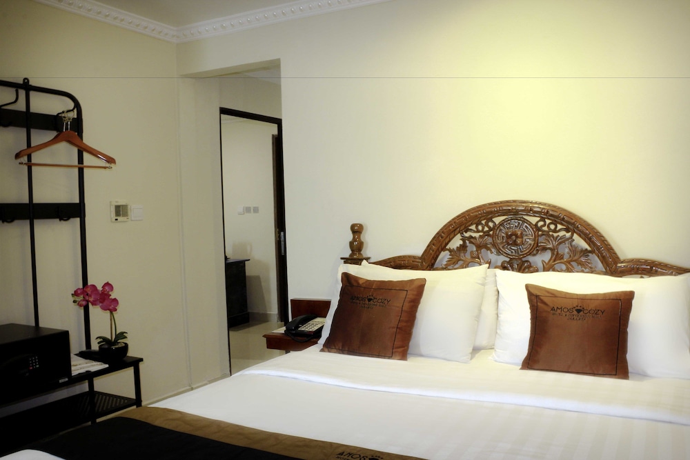 Amos Cozy Hotel 24/66