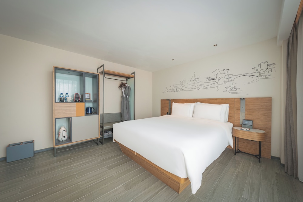 غرفة تنفيذية بسرير كينج، UrCove by Hyatt Nanjing Downtown 4/9