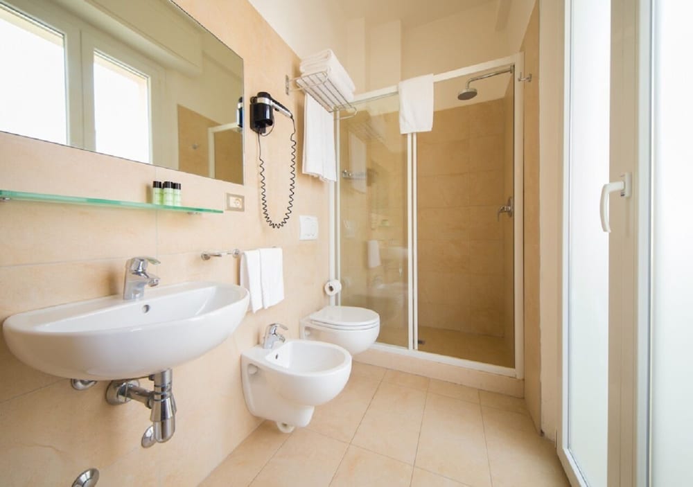 Mediterraneo Hotel and Suites 47/50