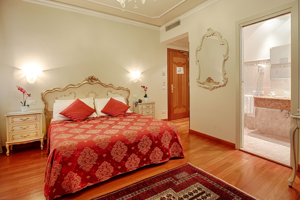 San Luca Hotel 8/55