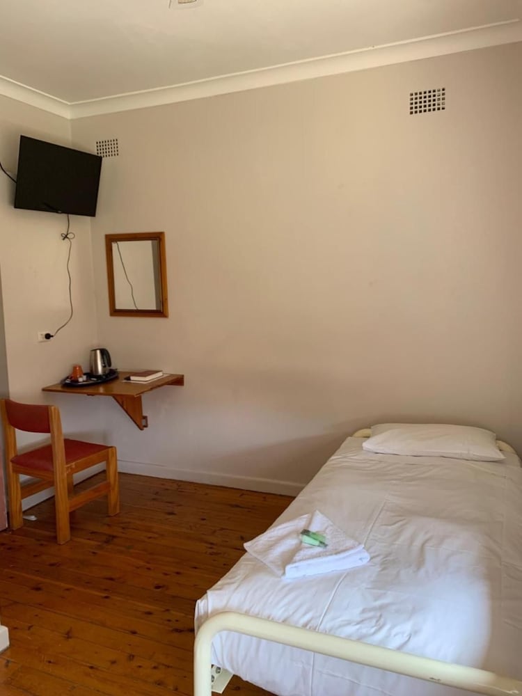 BURWOOD BED AND BREAKFAST 18/47