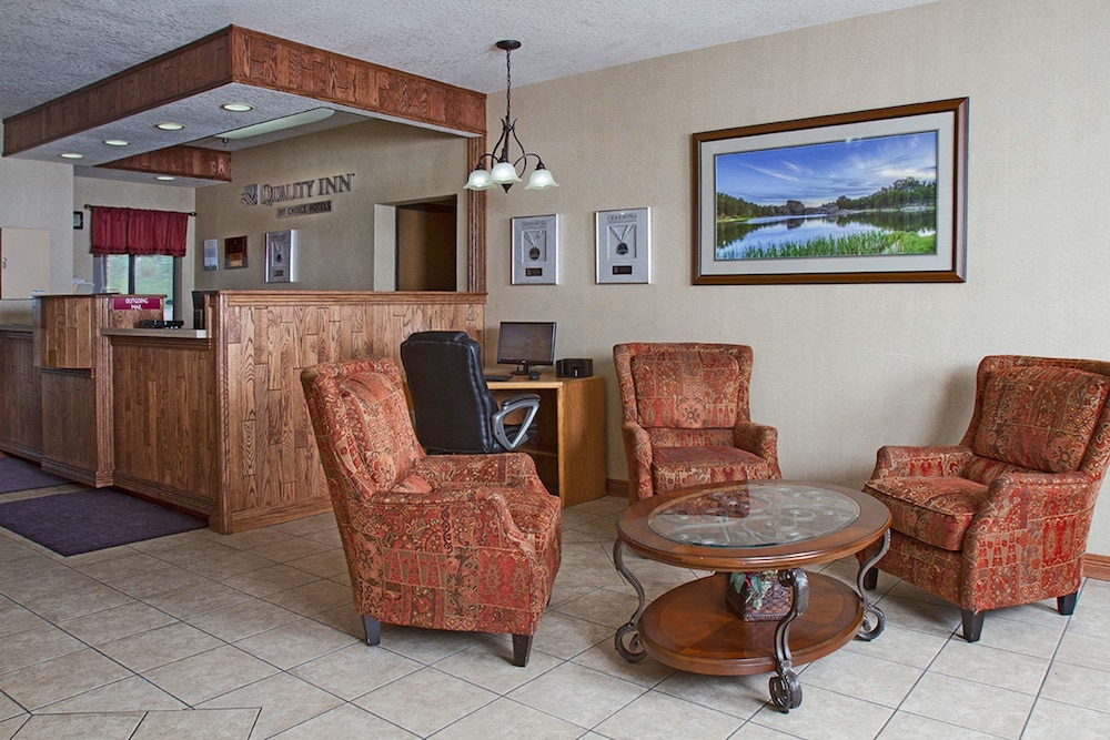 Everspring Inn Suites Hill City 39/61
