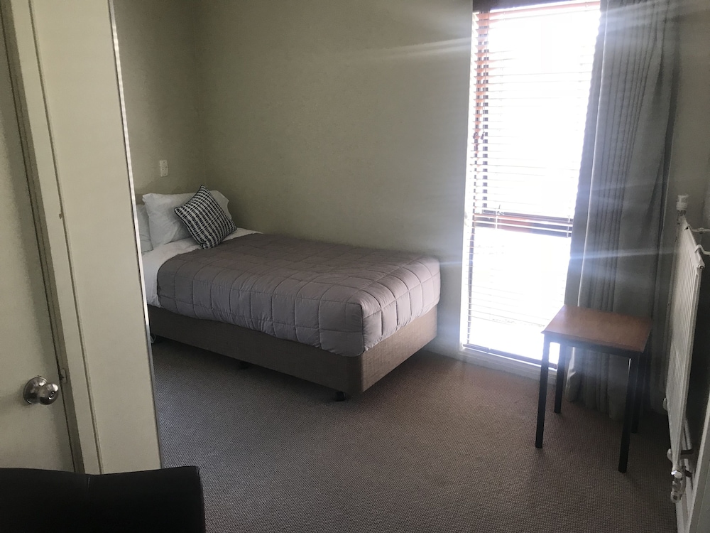 Earnslaw Lodge 8/50