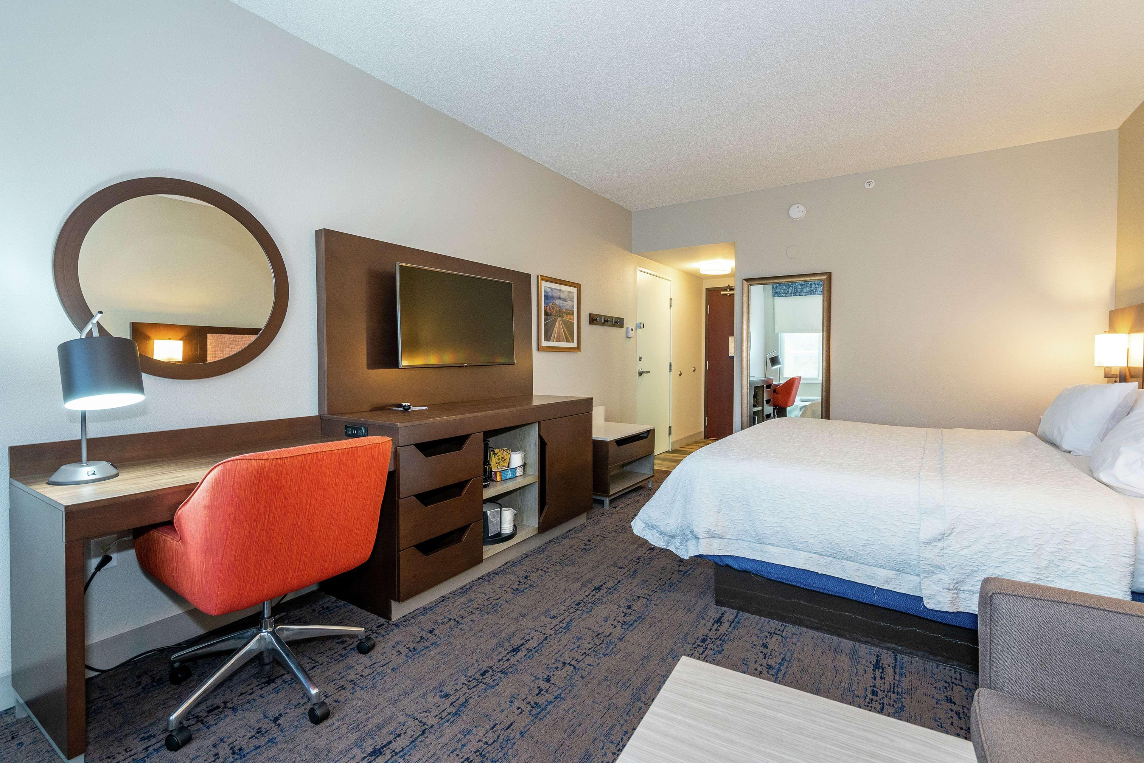 ROOM, KING BED, ACCESSIBLE