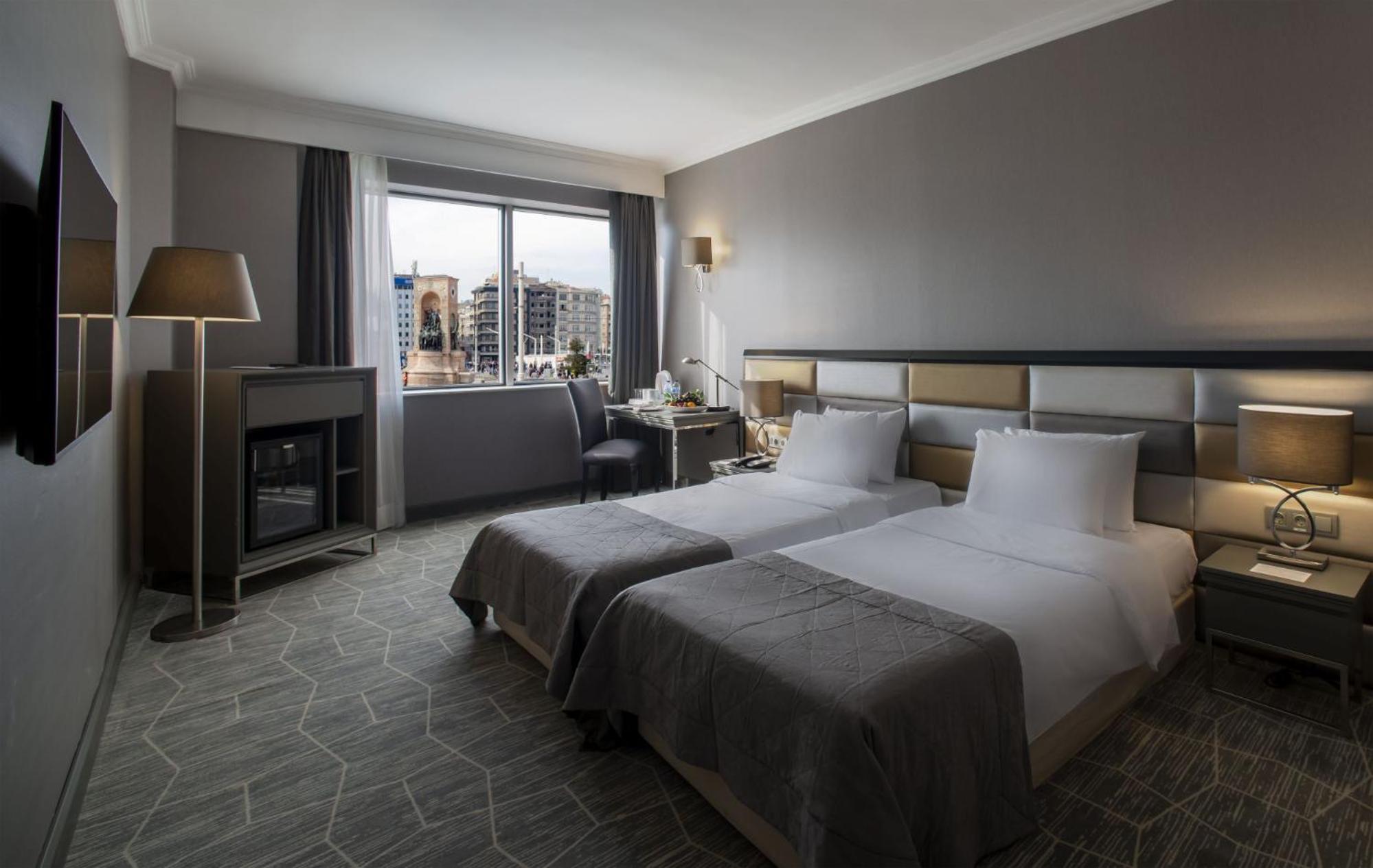 French, Twin Beds