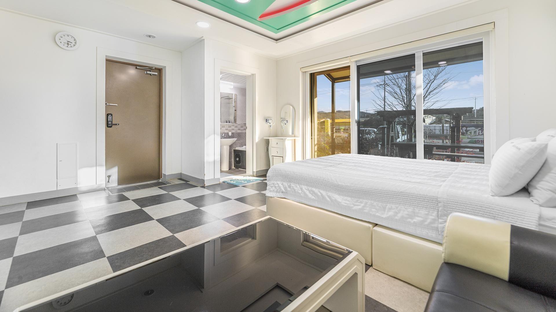 1 Bedroom, Blue 101, Basic