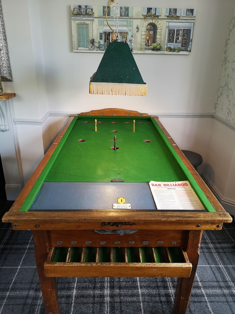 The Woolpack Inn 32/35