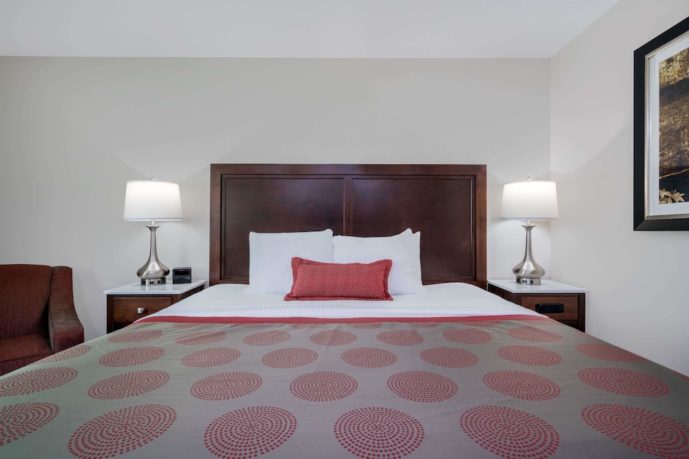 Ramada By Wyndham Minneapolis Golden Valley 12/42