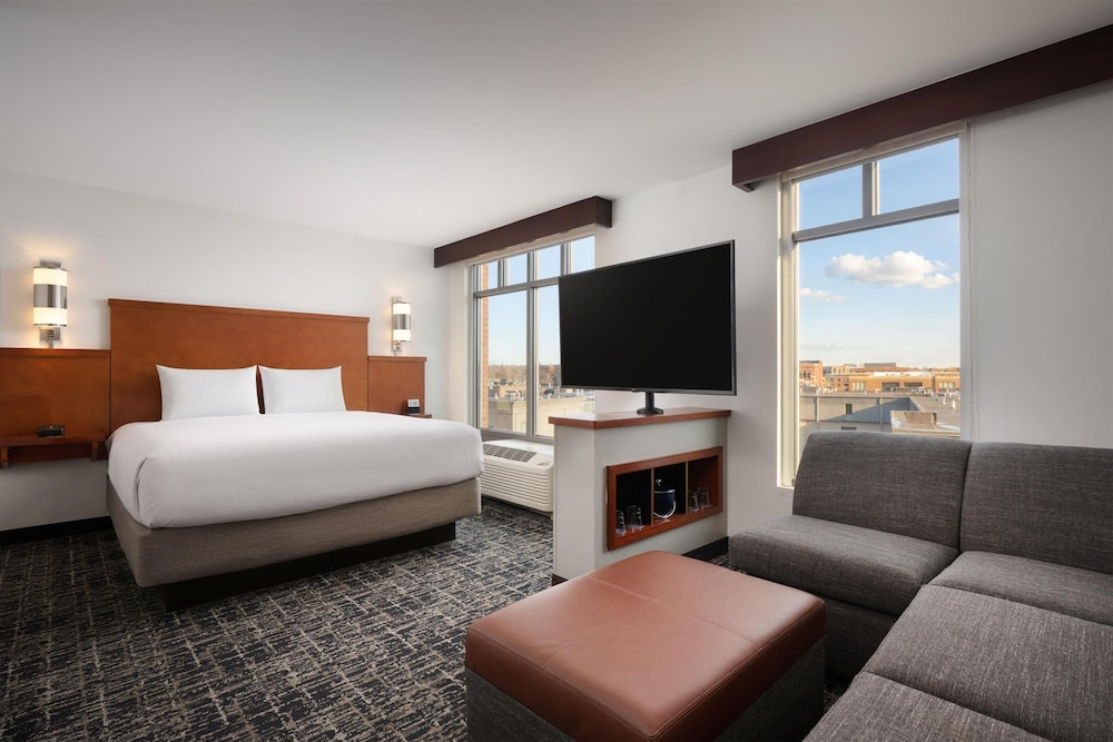Room, King Bed, High Floor