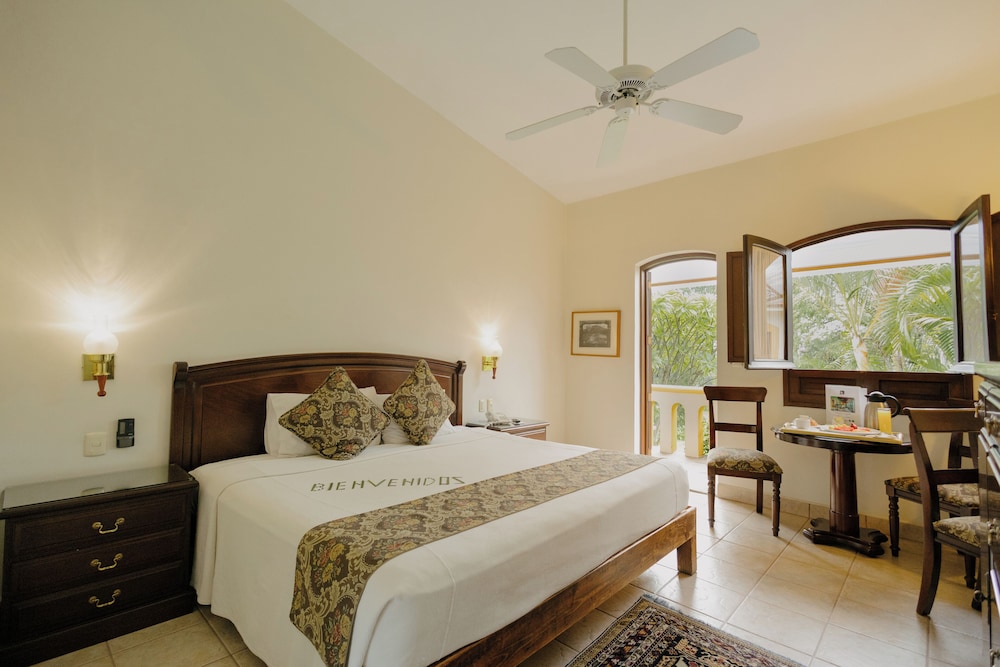 Standard, King Bed, Balcony