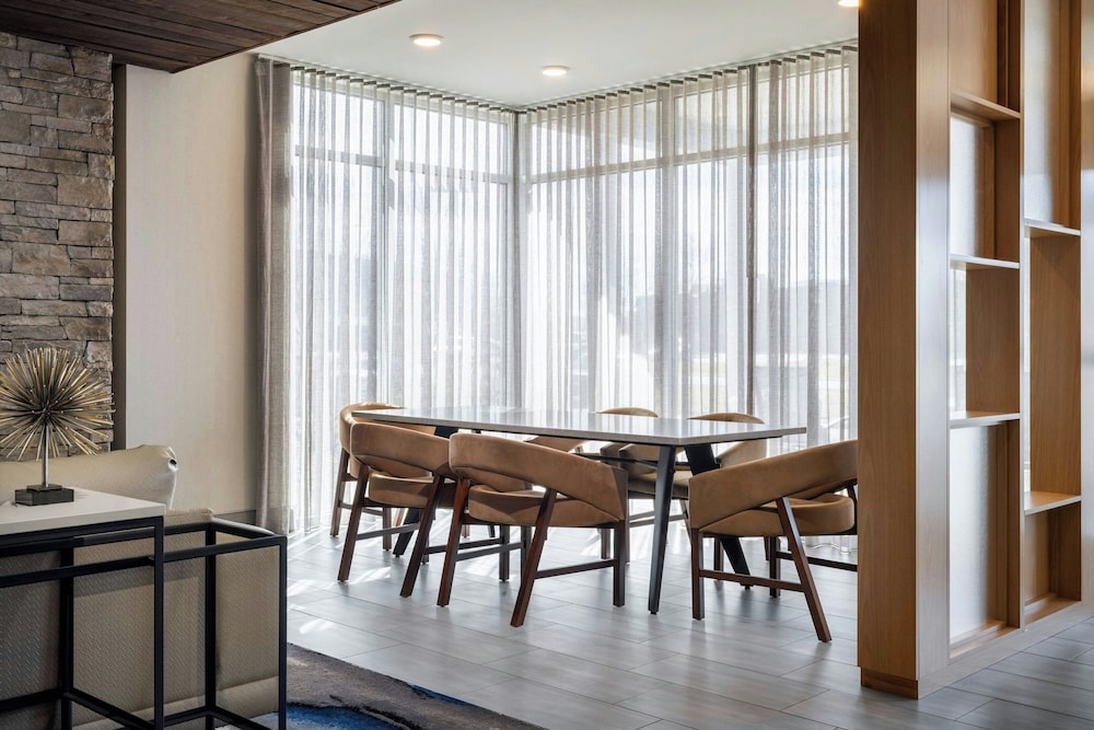 Fairfield Inn & Suites by Marriott Louisville Shepherdsville 28/38