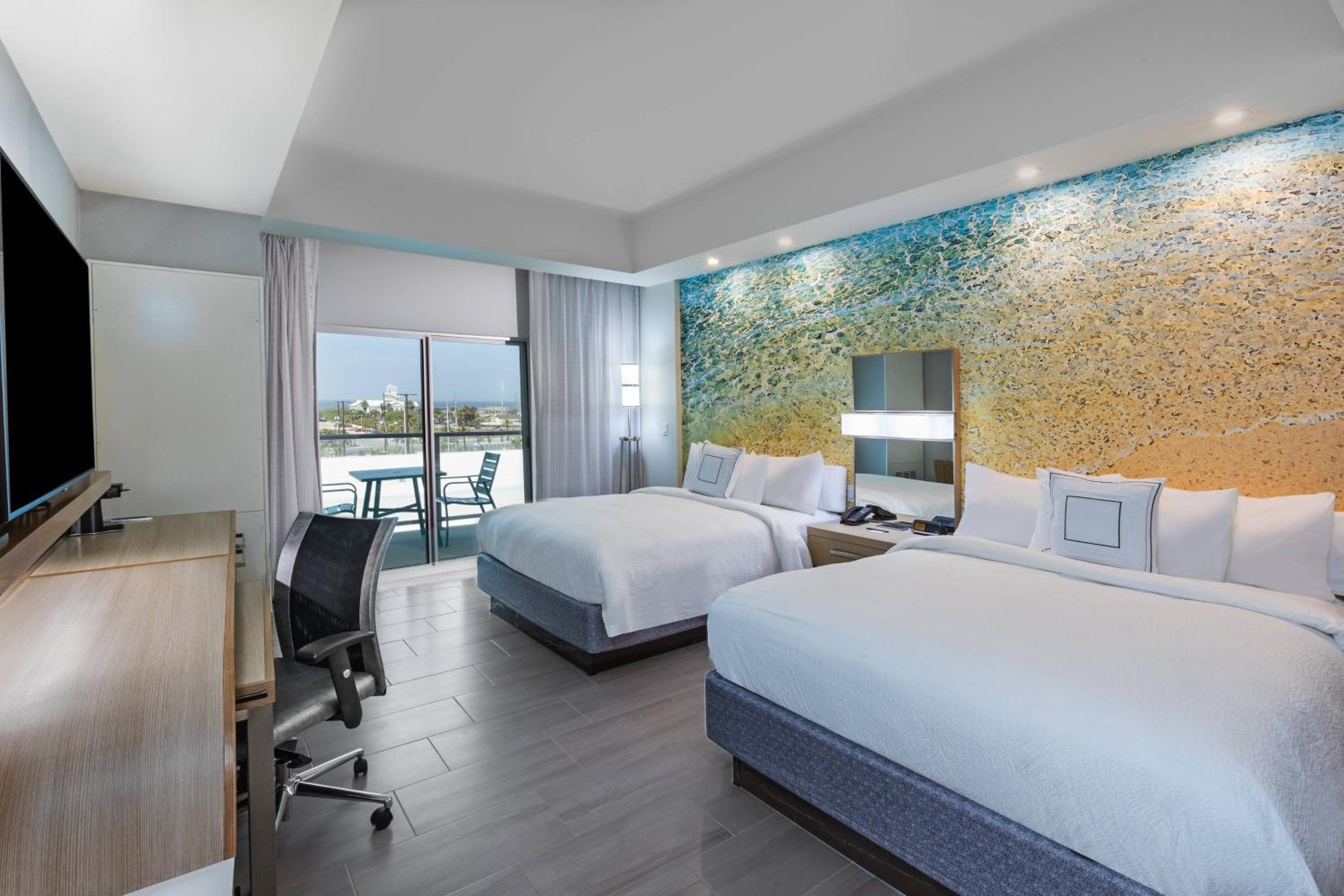 غرفة بسريرين كوين بشرفة، Courtyard by Marriott South Padre Island 5/7