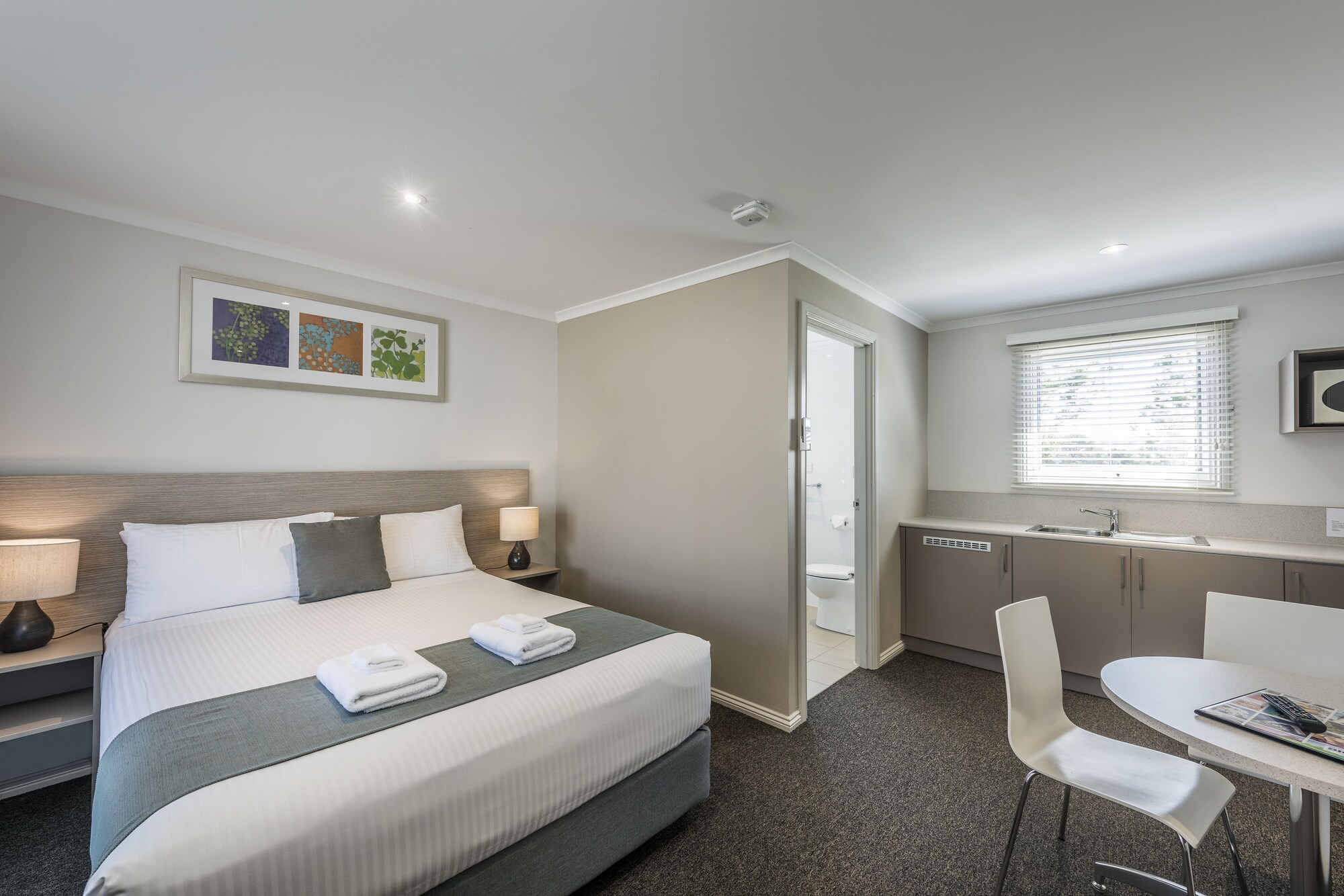 Cottage, Studio, Queen Bed