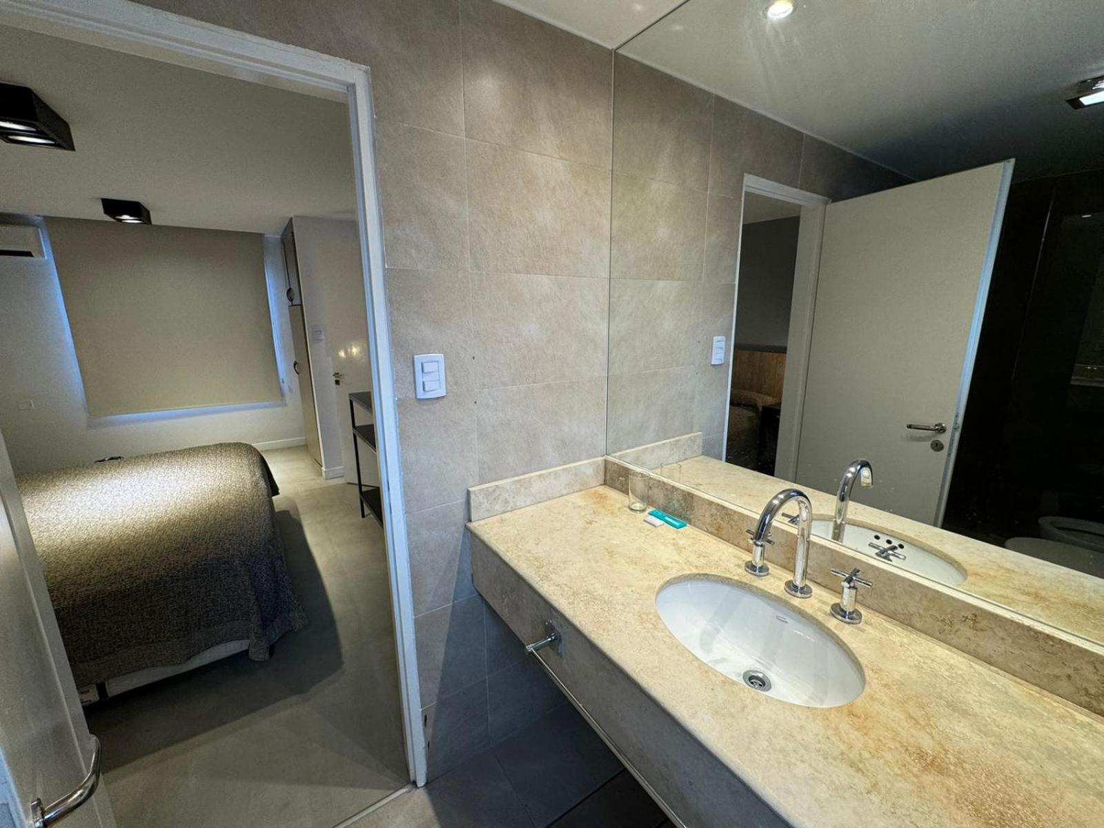 HOTEL AMERICA 17/20