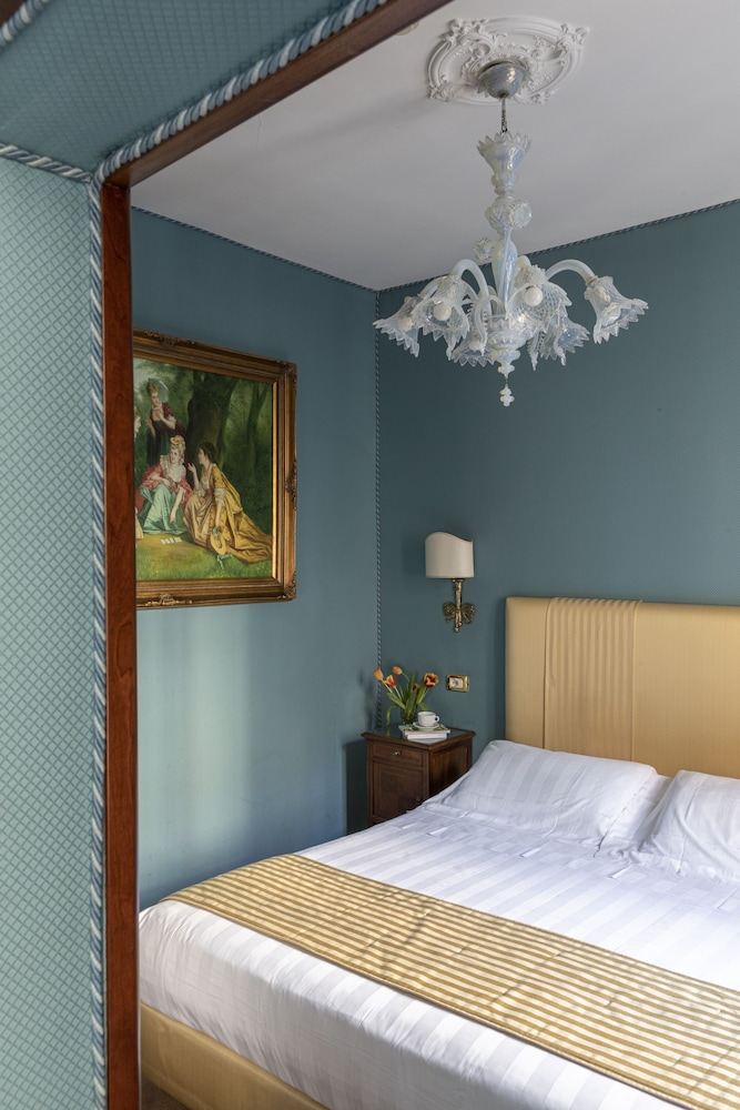 غرفة قياسية رباعية بسرير كينج وسريرين منفصلين، Hotel Scalinata Di Spagna 3/10