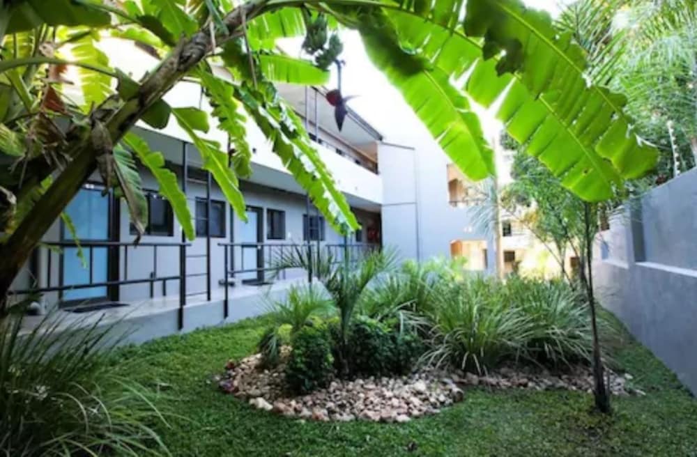 Hillside Executive Accommodation 54/59