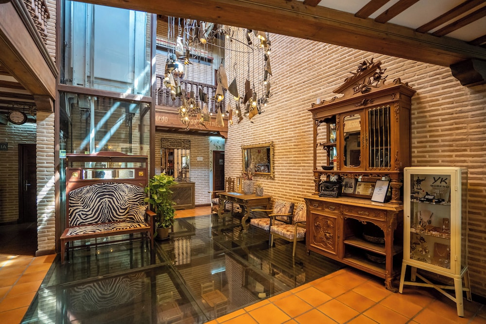 EL HOSTAL PUERTA BISAGRA. 43/60