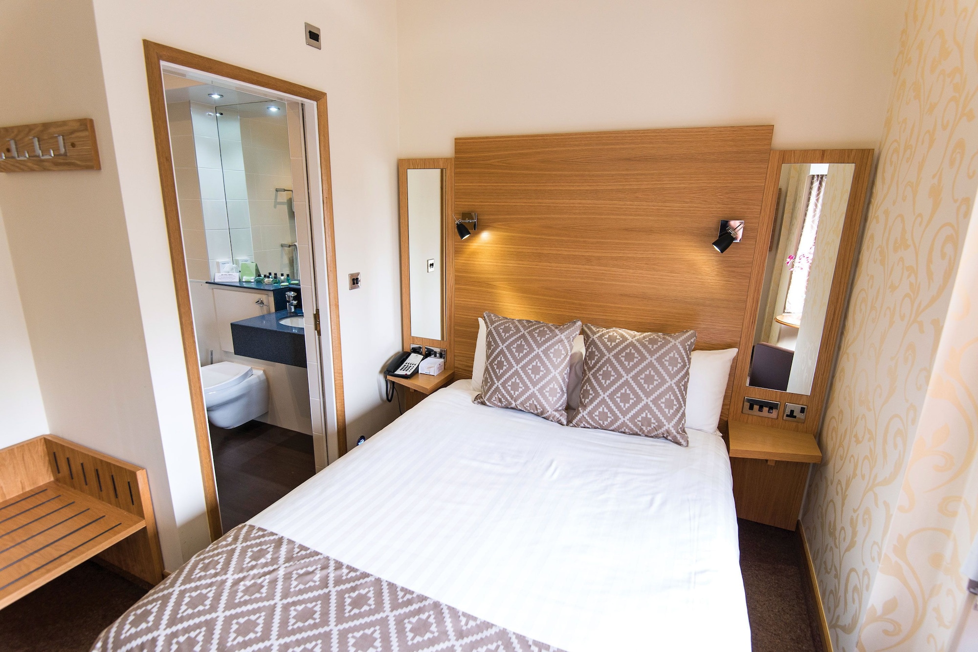 BUDGET, DOUBLE BED