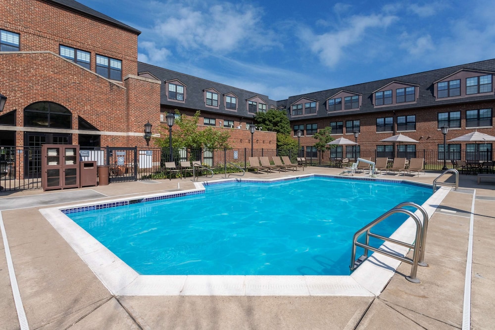 Hyatt House Parsippany East 42/46