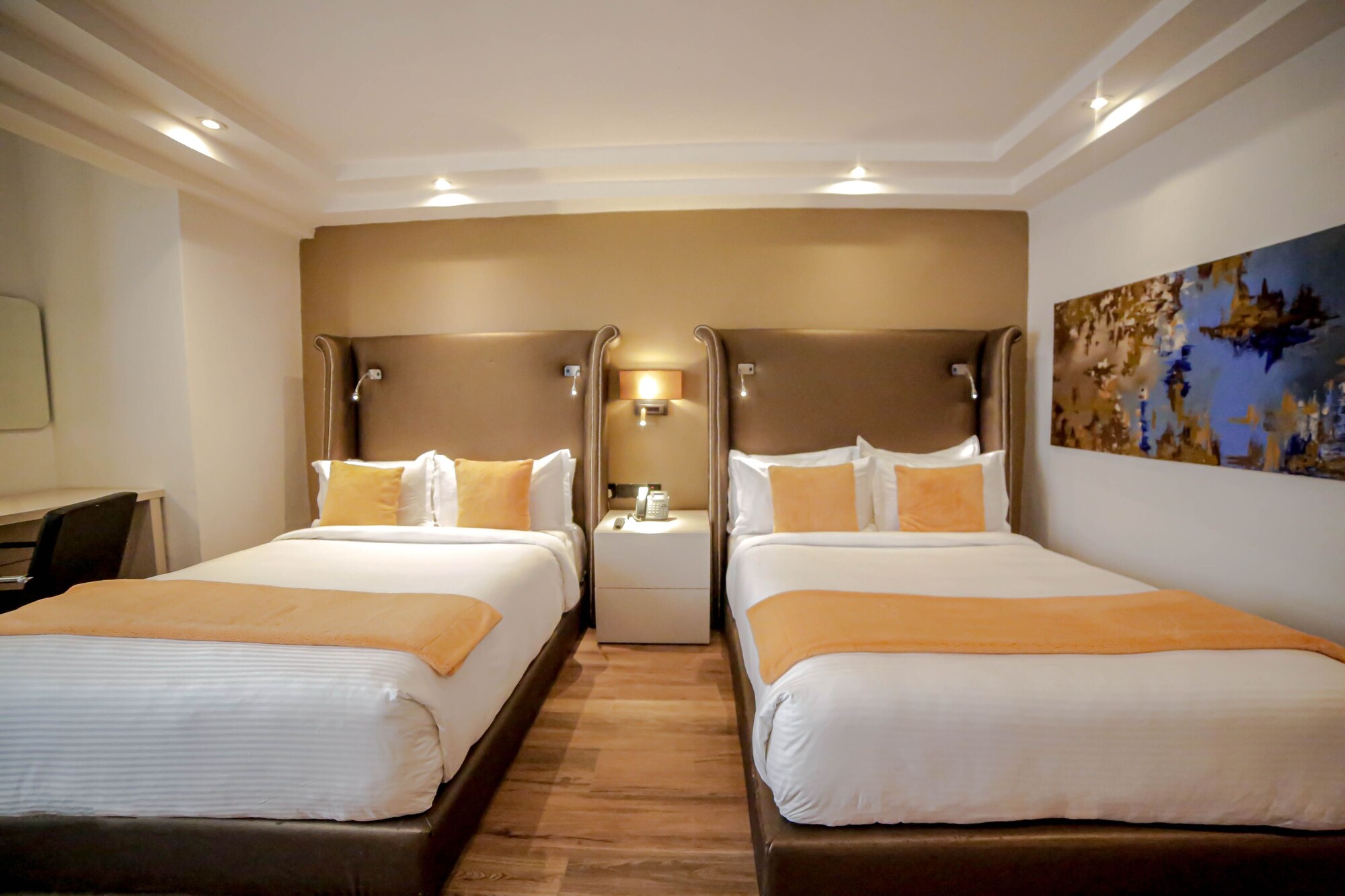 DELUXE, TWIN BEDS