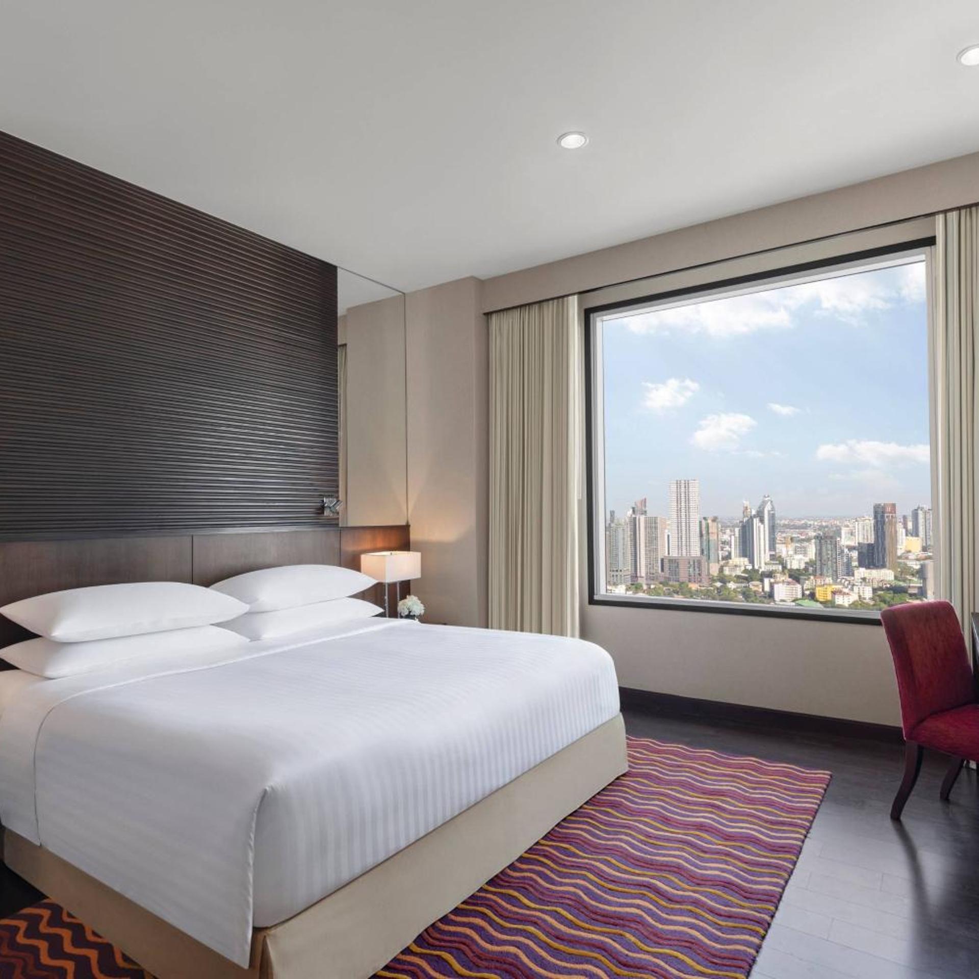 1 Bedroom, Suite, King Bed, Skyline View