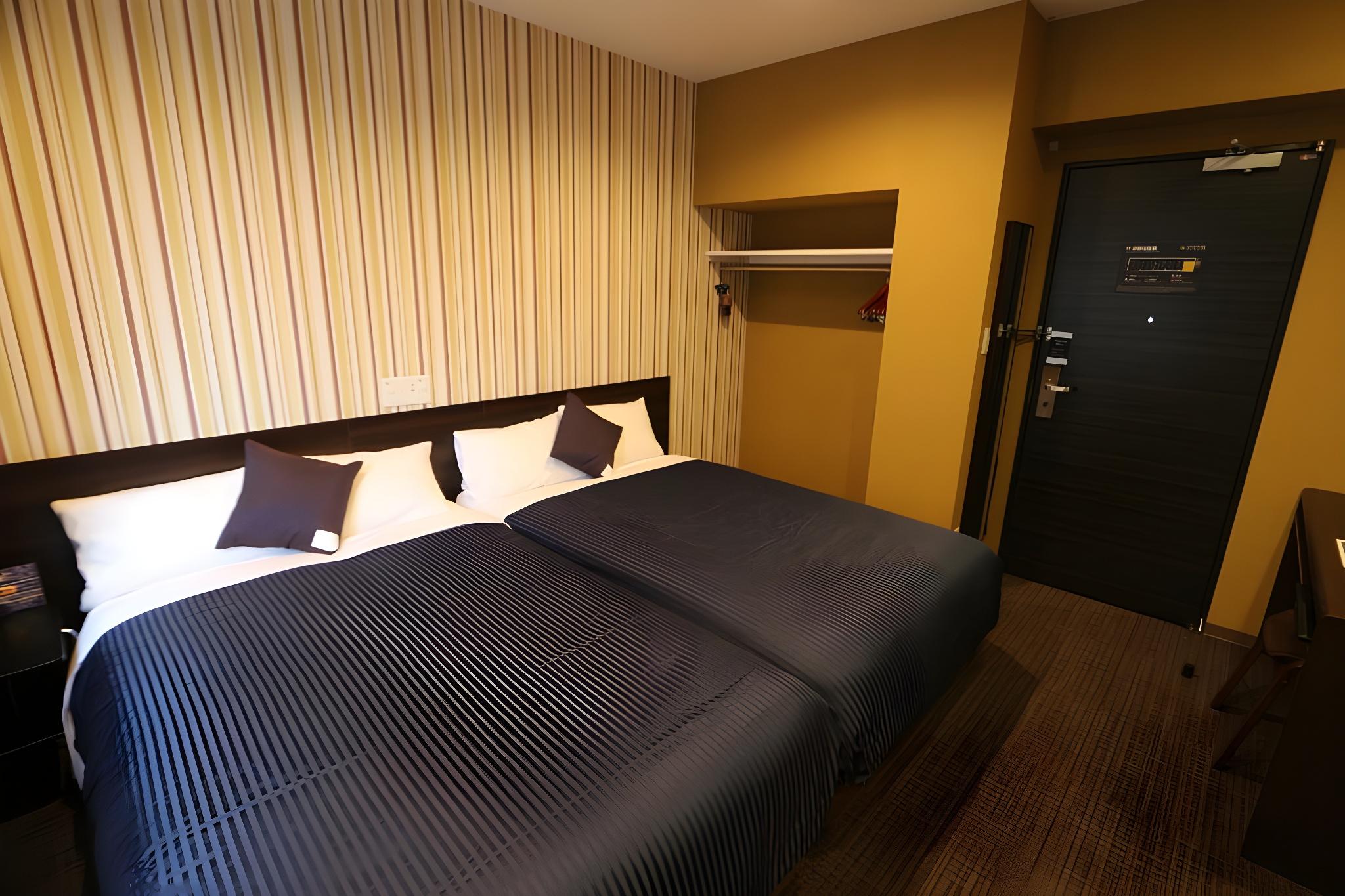 Standard, Twin Beds