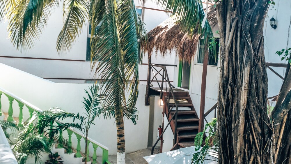 Hotel Mundo Maya 5/50