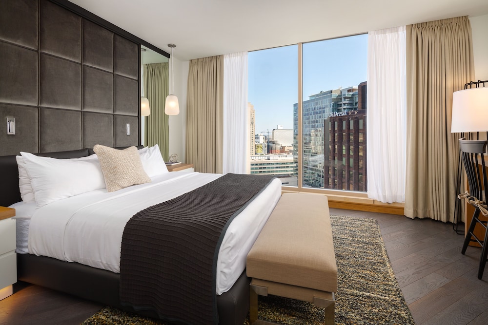 The Windsor Suites 18/44