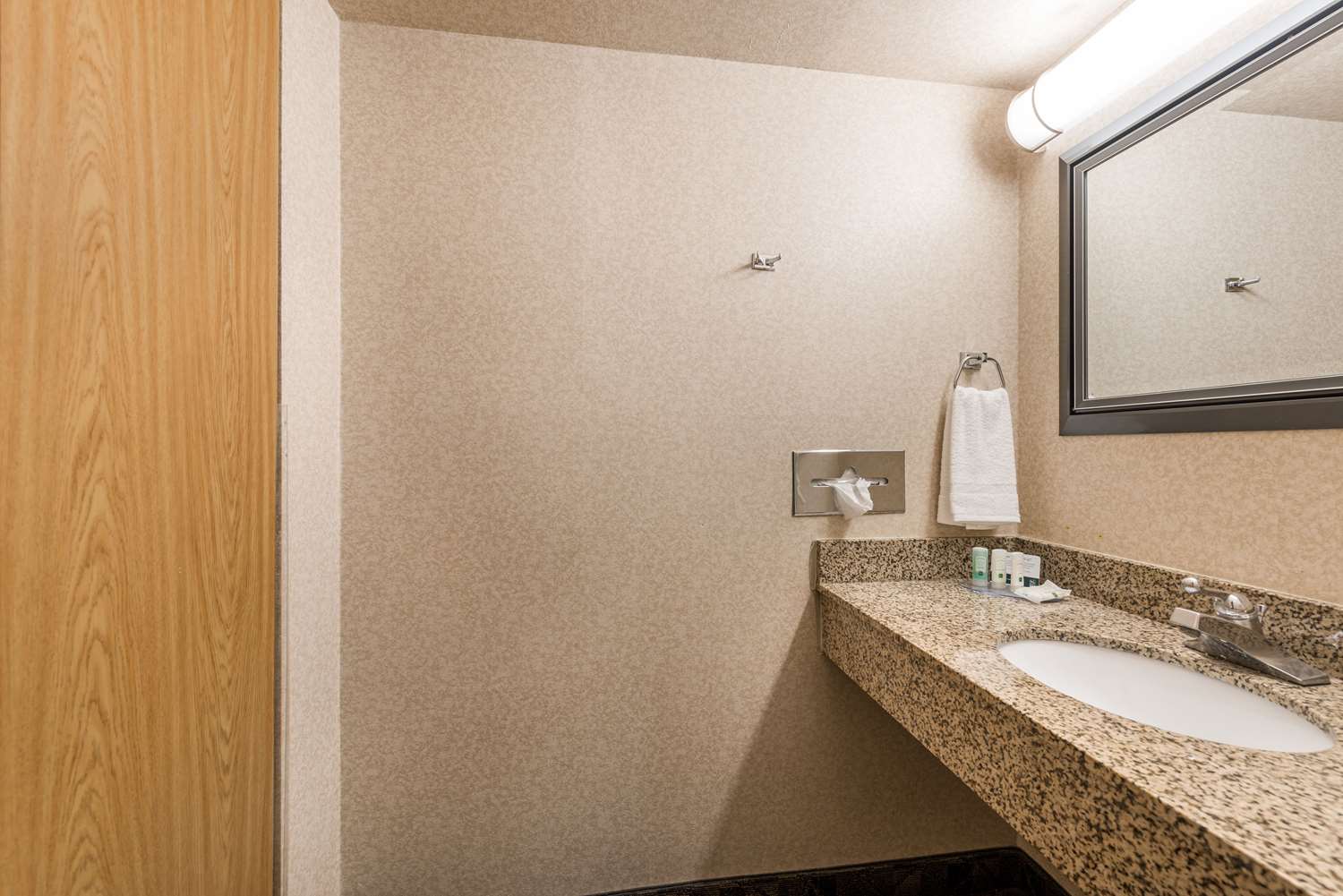 Quality Inn & Suites Portage Central 53/53