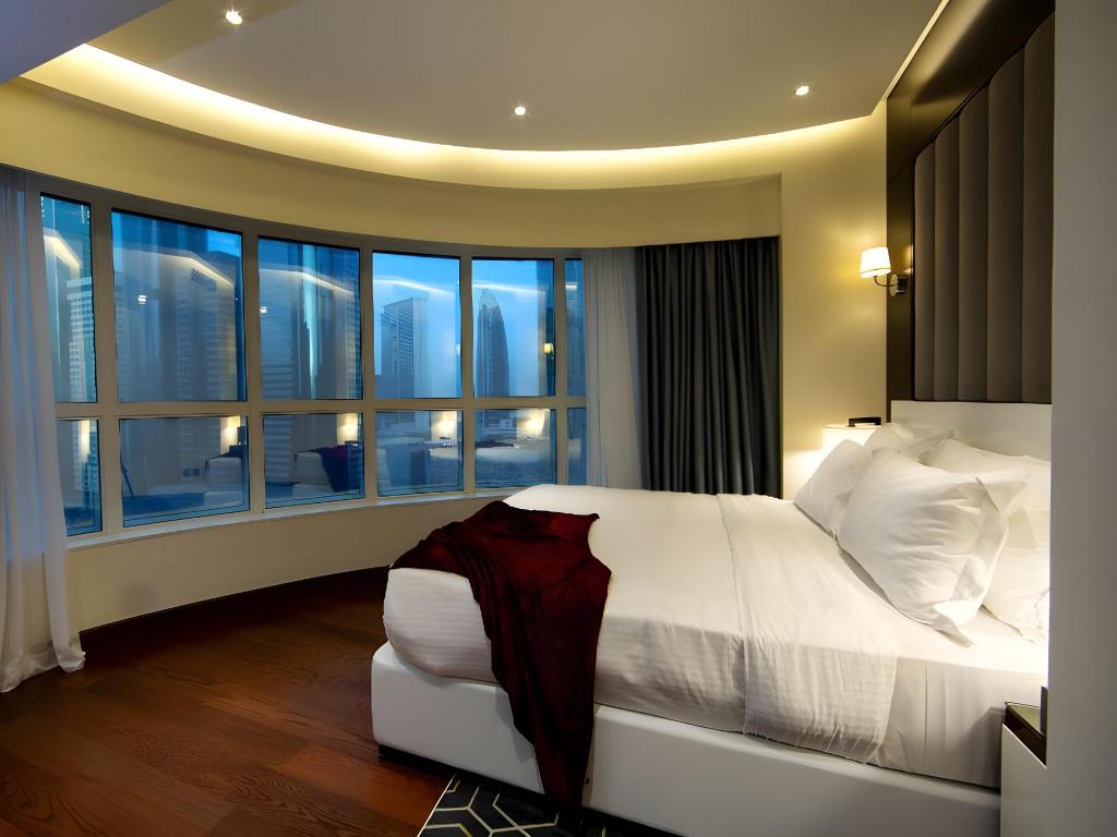 Panorama, Executive, Suite, King Bed، Number One Tower Suites 6/10