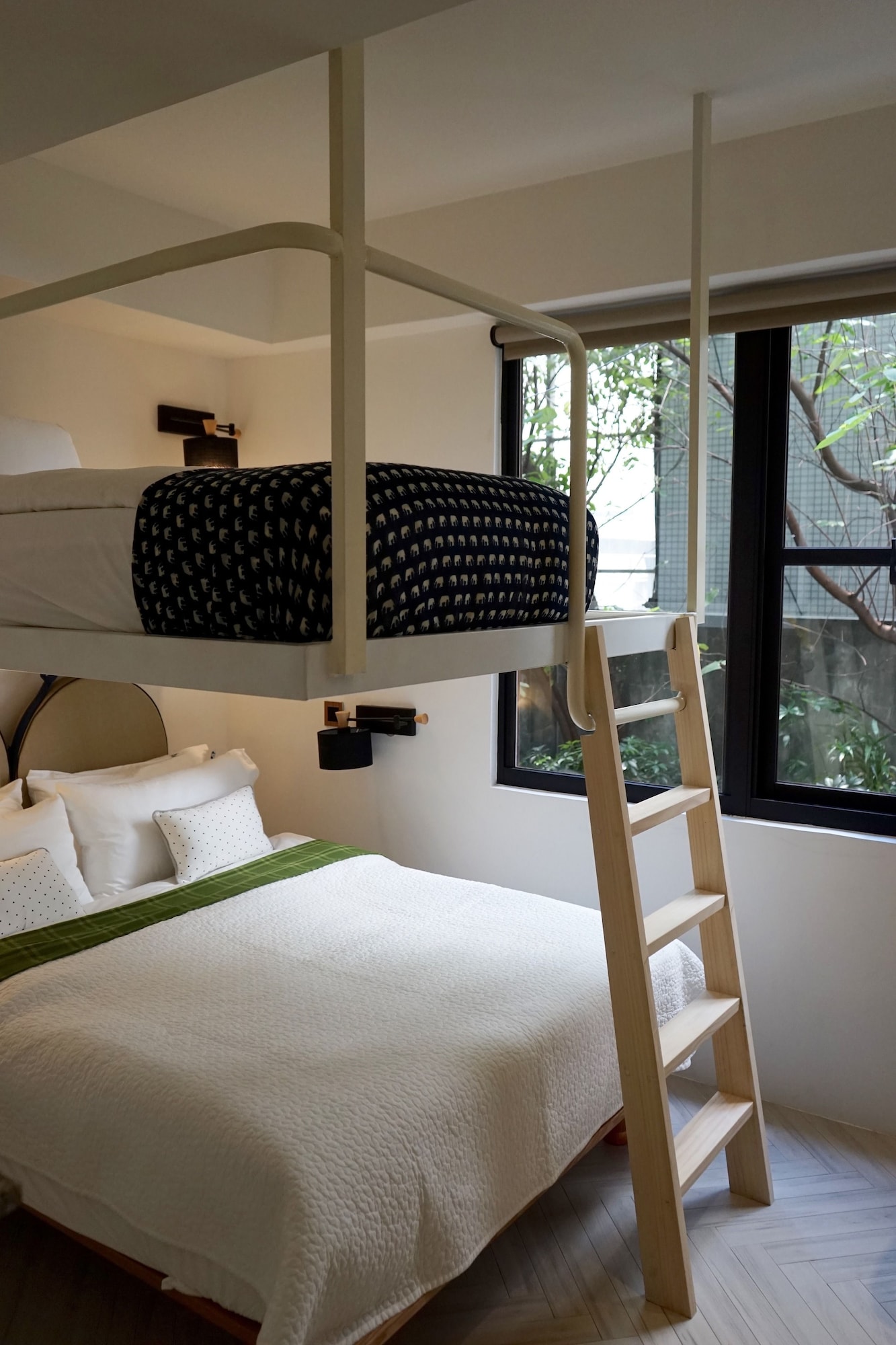 ROOM, TRIPLE