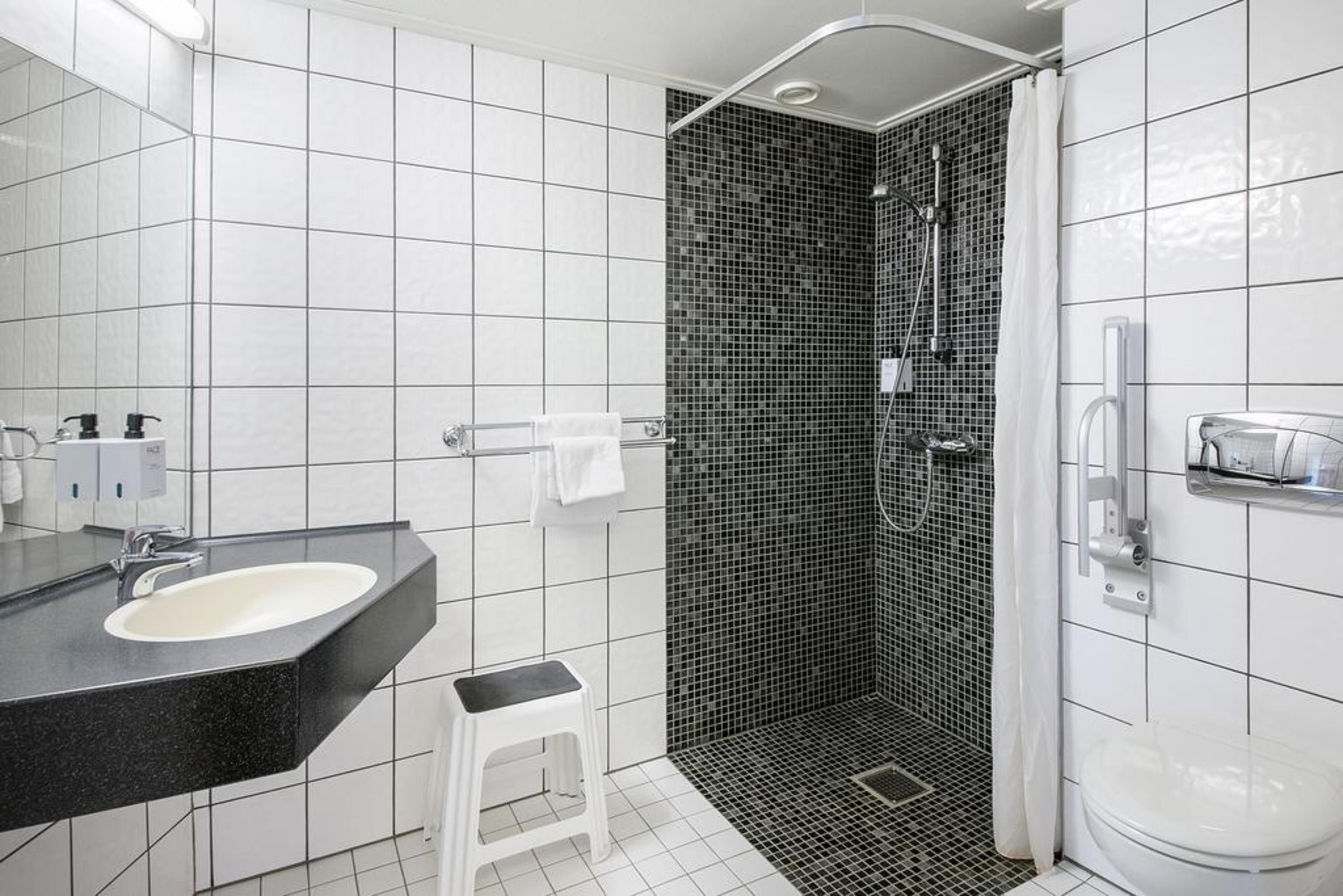 غرفة قياسية مفردة بسرير كينج، Scandic Lillehammer Hotel 2/2