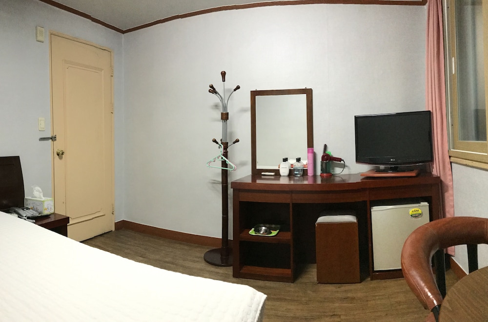 J Motel 13/24