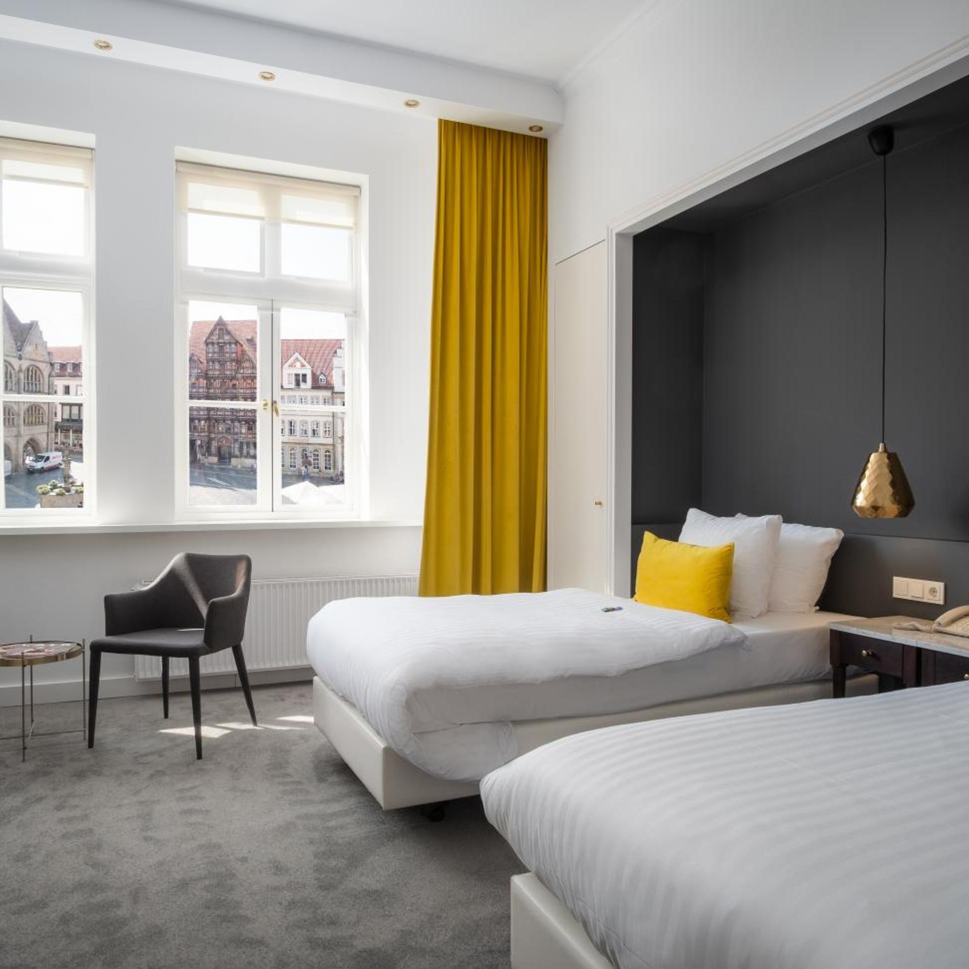Deluxe, Twin Beds, Square View