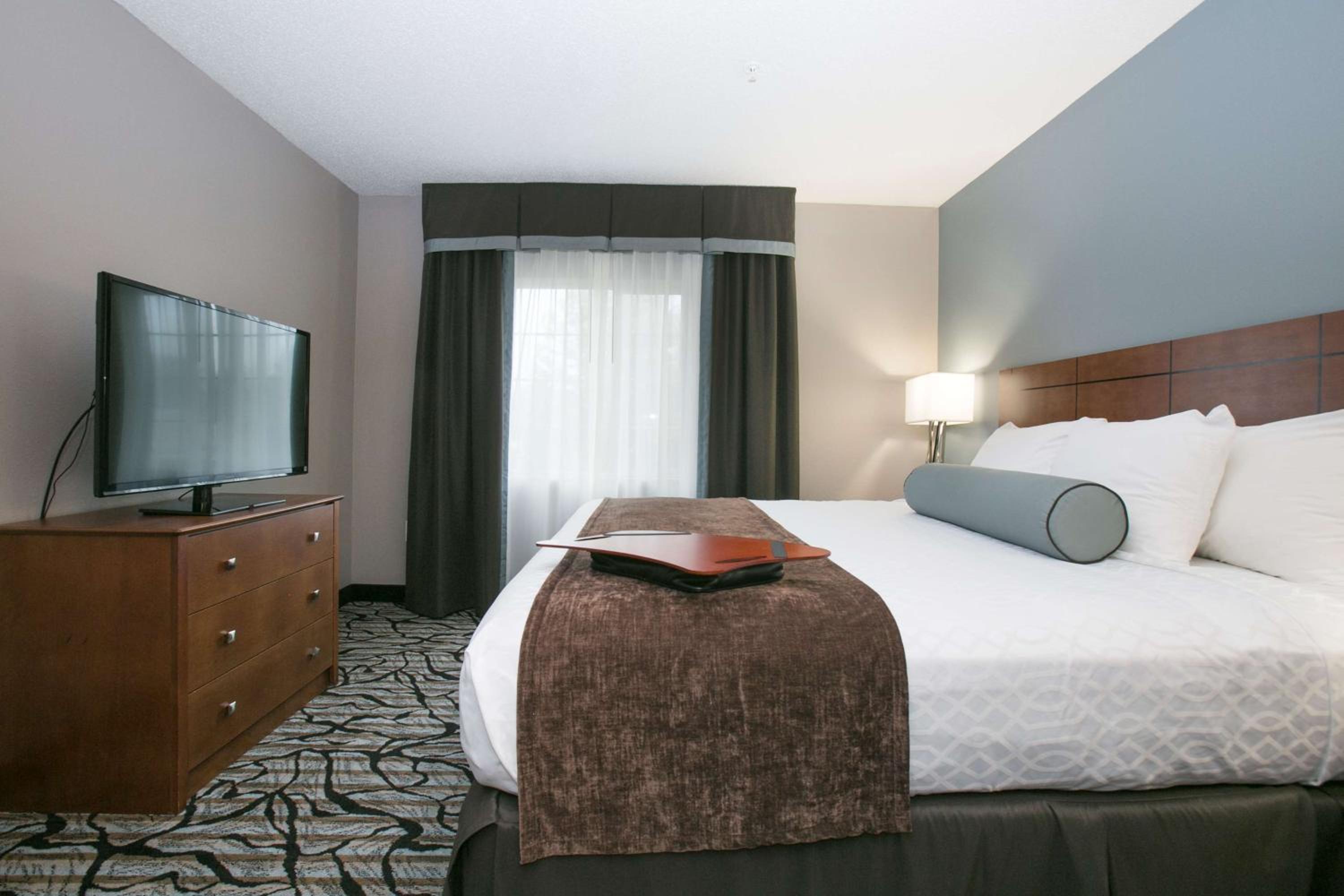 Suite, 2 King Beds, Sofa, Bathtub, Accessible