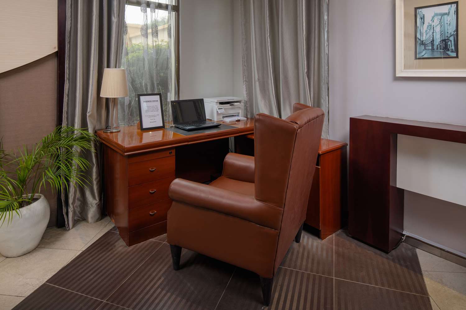 Peninsula Hotel Dar es Salaam 58/60