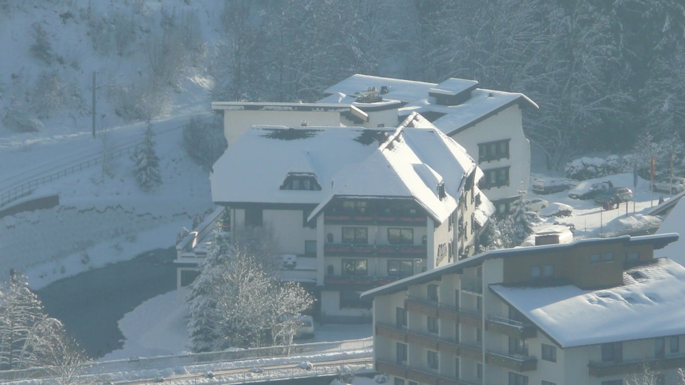 Sackmanns Wanderhotel Lowen 17/19