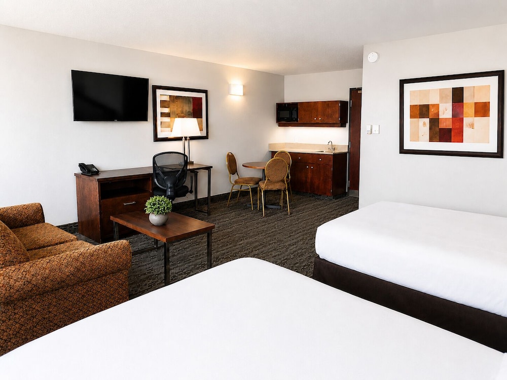 Service Plus Inn and Suites - Grande Prairie 44/62