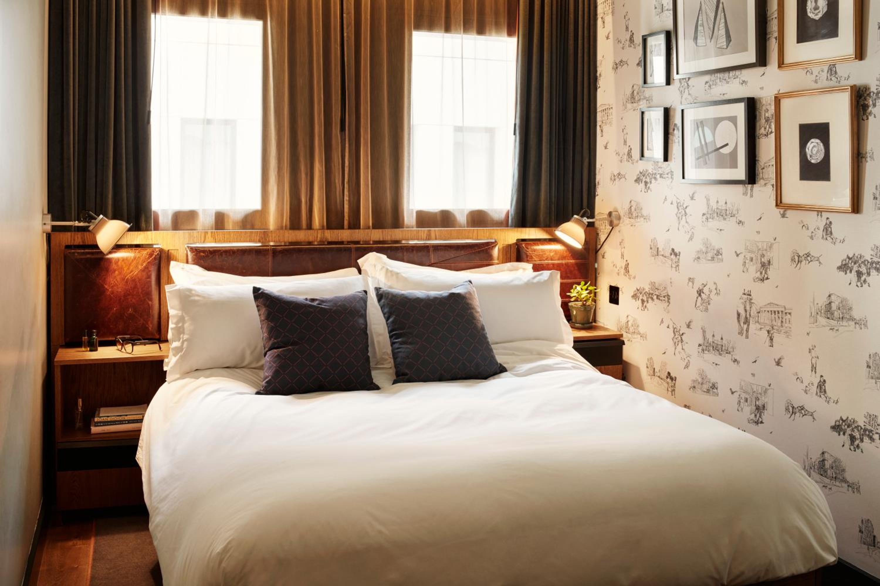 Snug, Double Bed