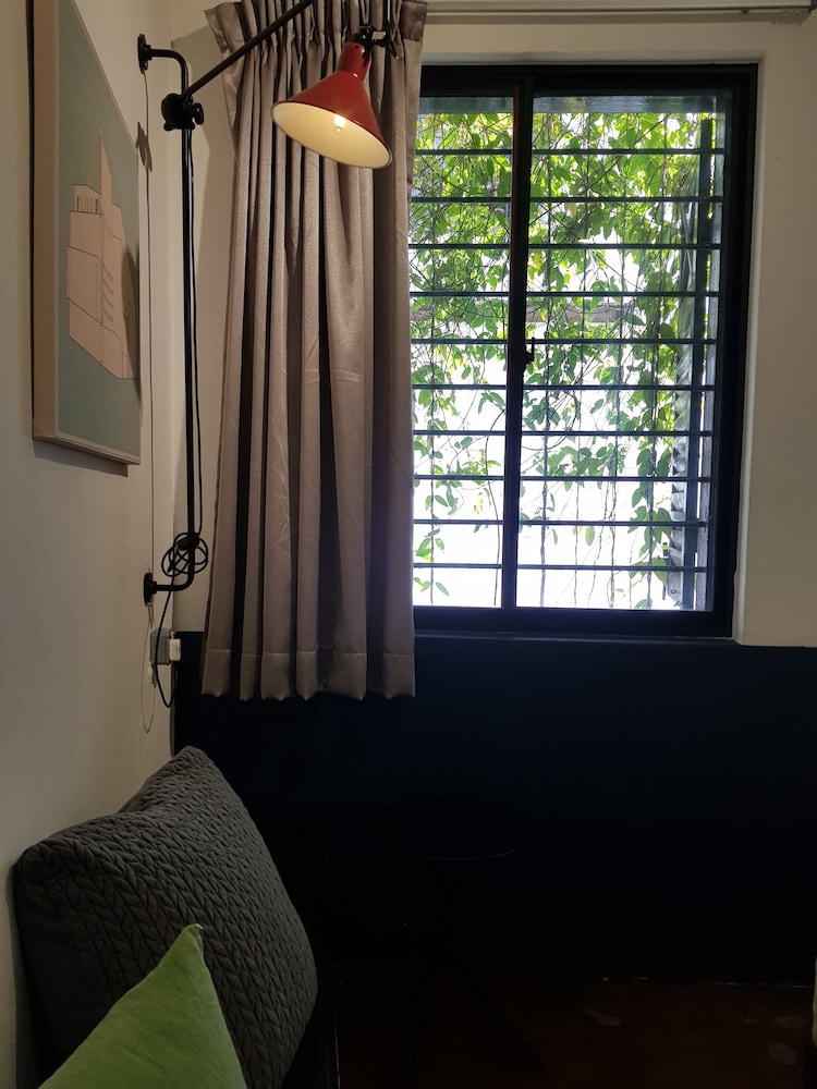 The Brownstone Hostel & Space 38/50