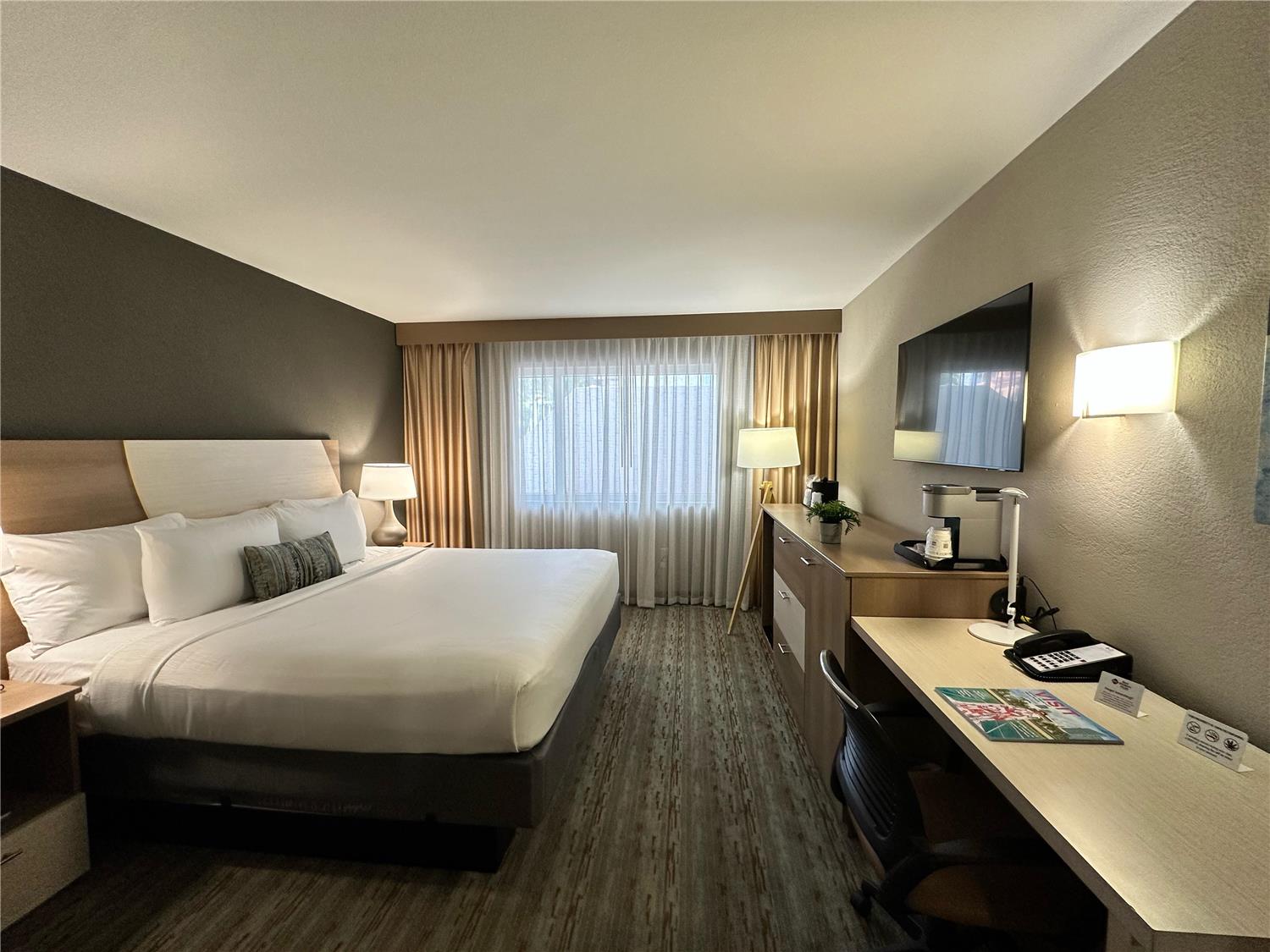 Best Western Plus Atlantic Beach Resort 22/44