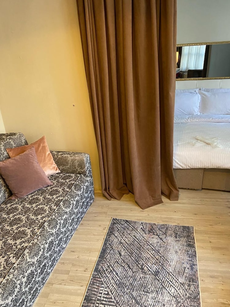 غرفة عائلية رباعية بسرير كوين وأسرّة بطابقين مع أريكة، Chez Bore Boutique Hotel 7/10