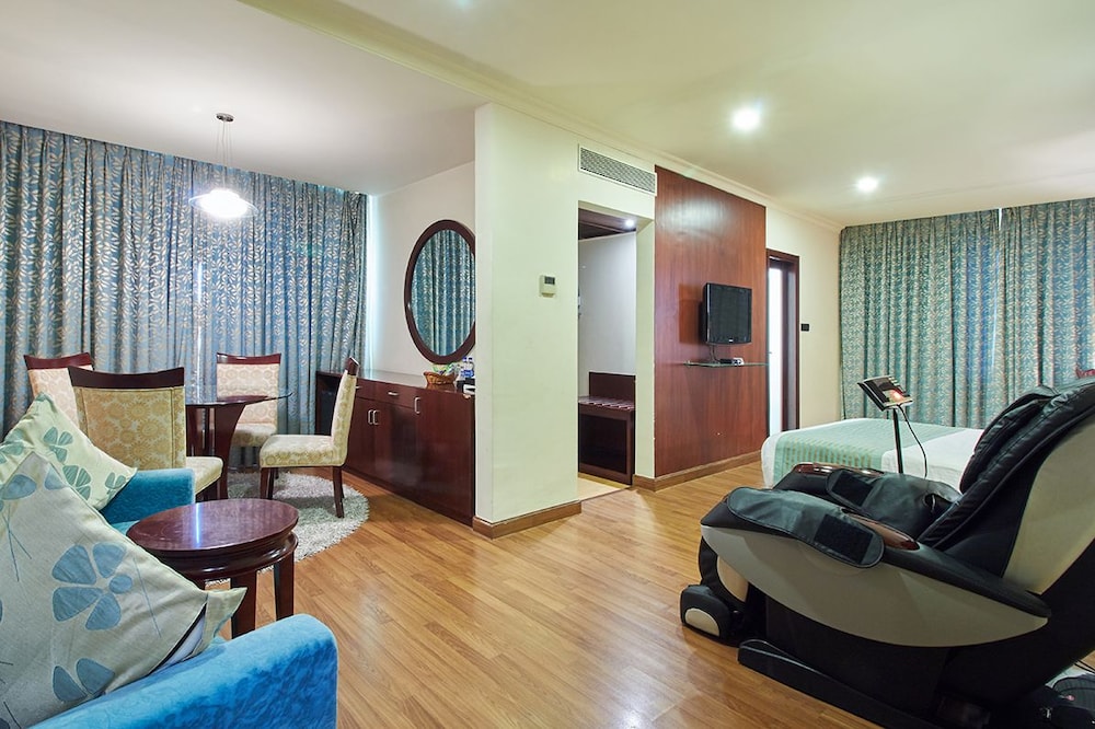 Royalton Hyderabad 24/48