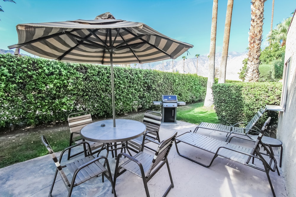 Desert Isle Of Palm Springs 19/50