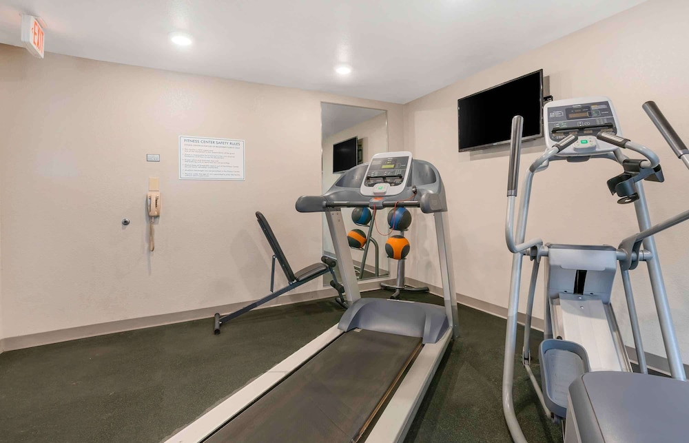 WoodSpring Suites Louisville Airport 10/26