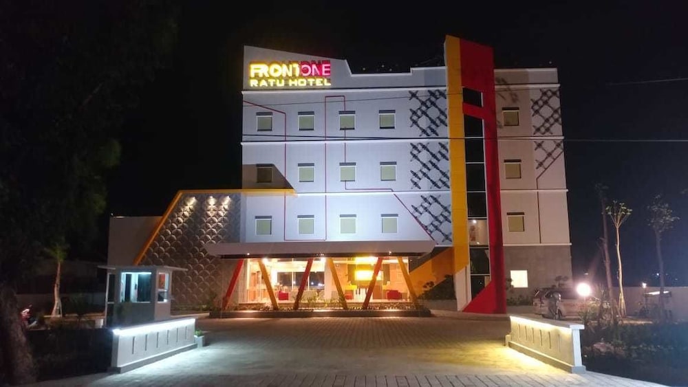 Front One Hotel Nganjuk 3/30